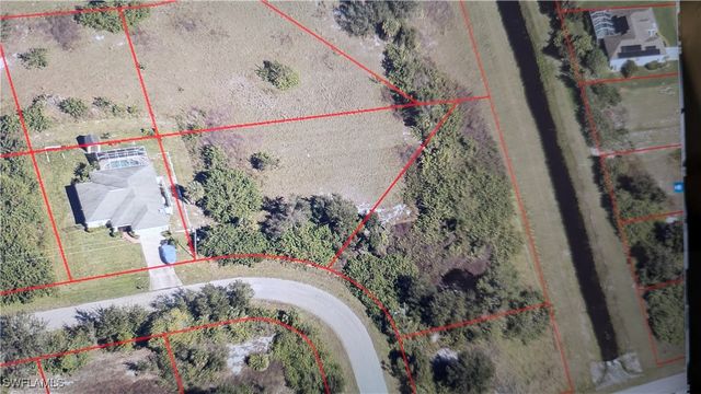 551 Louisville ST E, Lehigh Acres, FL 33974