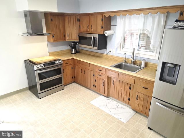 1705 S RIDING LN, Wilmington, DE 19804