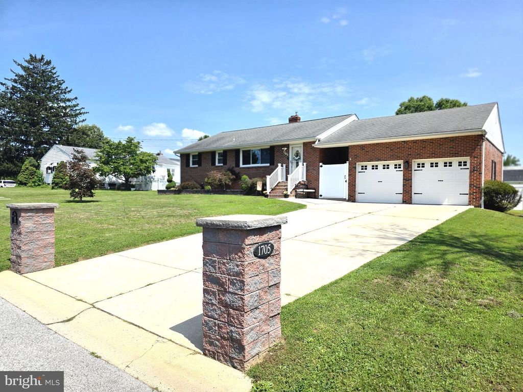 1705 S RIDING LN, Wilmington, DE 19804