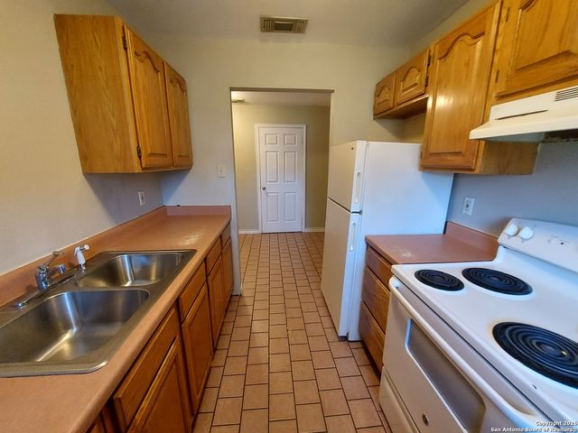 9510 Cross Rdg Ln, San Antonio, TX 78263