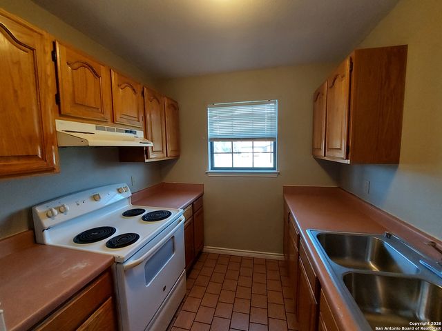 9510 Cross Rdg Ln, San Antonio, TX 78263