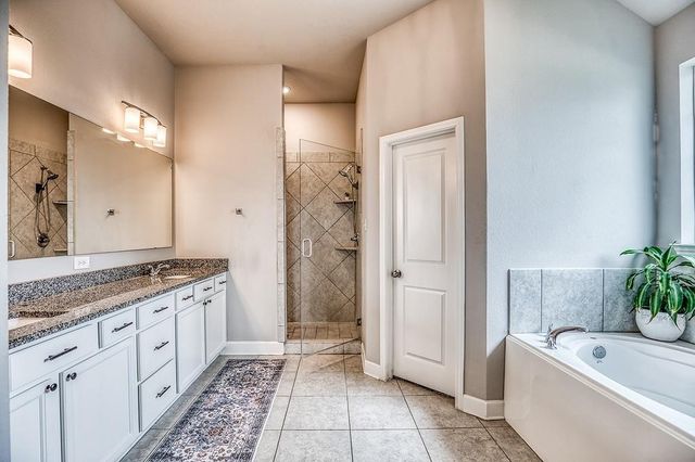 2001 Vineyard Pass, Brenham, TX 77833
