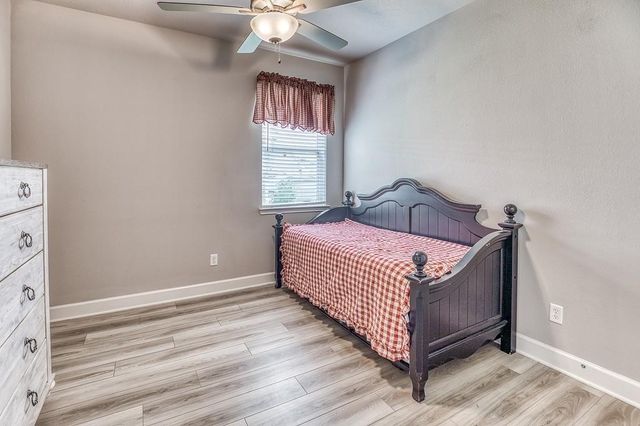 2001 Vineyard Pass, Brenham, TX 77833