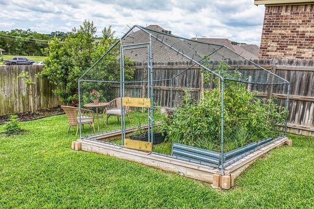 2001 Vineyard Pass, Brenham, TX 77833