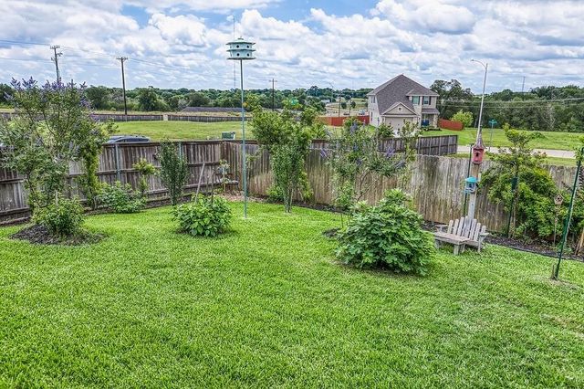 2001 Vineyard Pass, Brenham, TX 77833