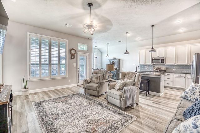 2001 Vineyard Pass, Brenham, TX 77833