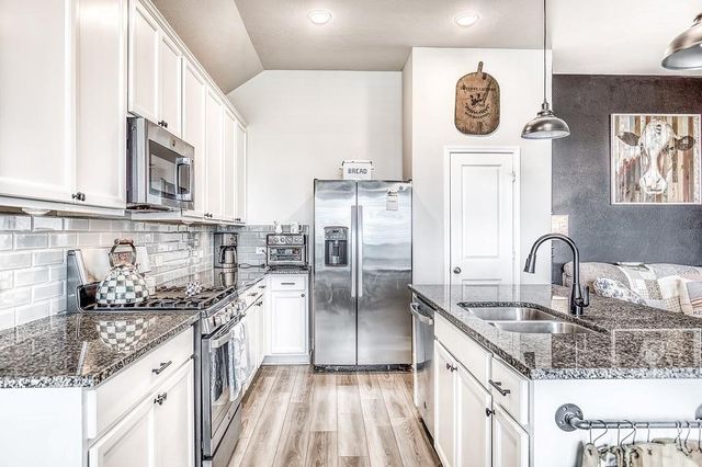 2001 Vineyard Pass, Brenham, TX 77833