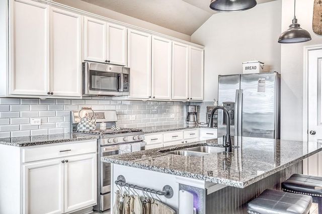 2001 Vineyard Pass, Brenham, TX 77833