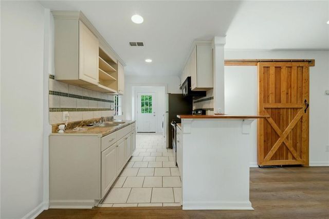 2396 Arno Court NW, Atlanta, GA 30318