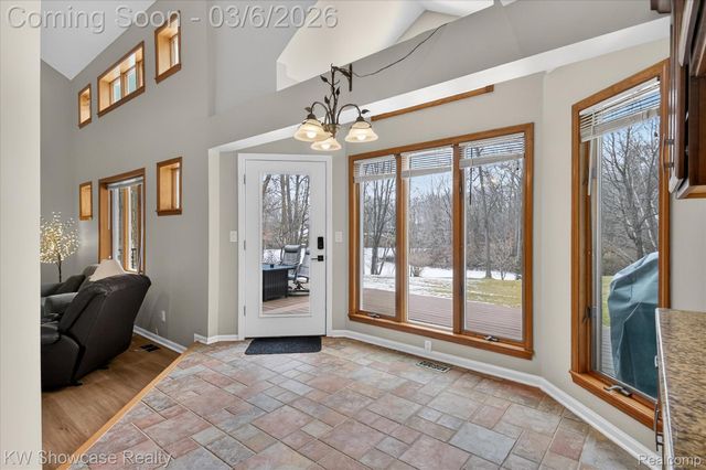 2031 Saint Clair Drive, Highland Charter Township, MI 48357