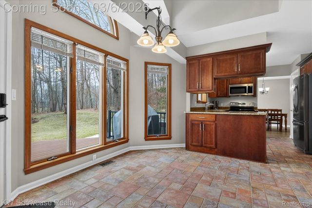 2031 Saint Clair Drive, Highland Charter Township, MI 48357