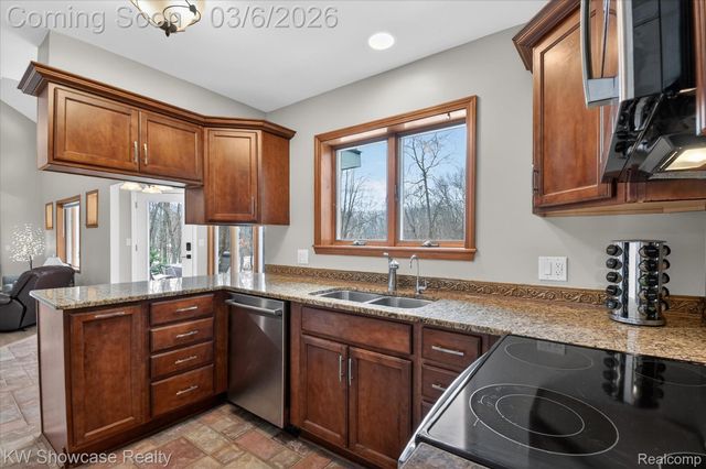 2031 Saint Clair Drive, Highland Charter Township, MI 48357