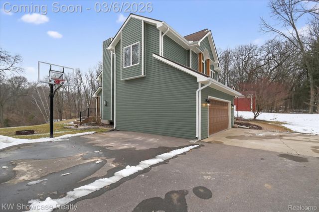 2031 Saint Clair Drive, Highland Charter Township, MI 48357