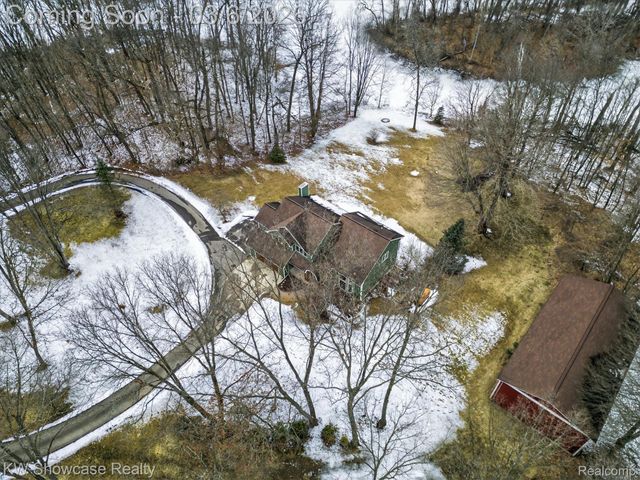2031 Saint Clair Drive, Highland Charter Township, MI 48357