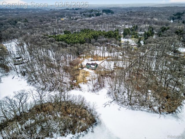 2031 Saint Clair Drive, Highland Charter Township, MI 48357