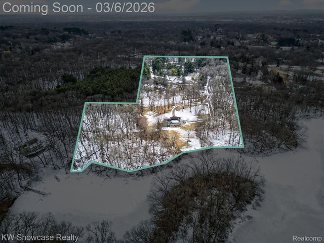 2031 Saint Clair Drive, Highland Charter Township, MI 48357