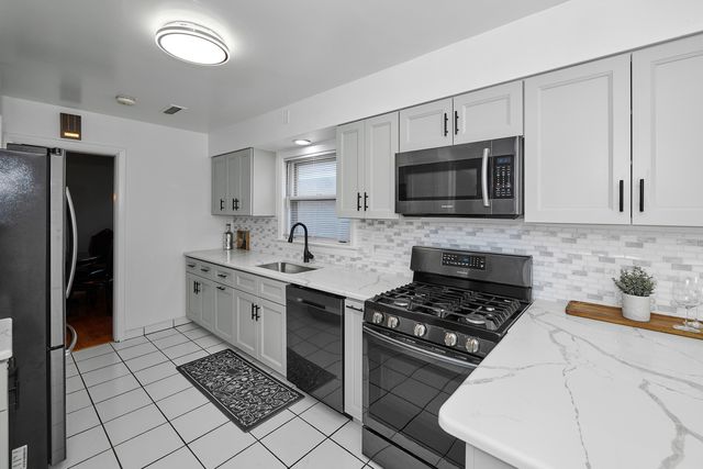 5500 Harvard Terrace, Skokie, IL 60077