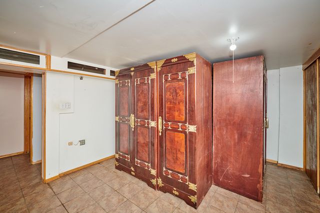 5500 Harvard Terrace, Skokie, IL 60077