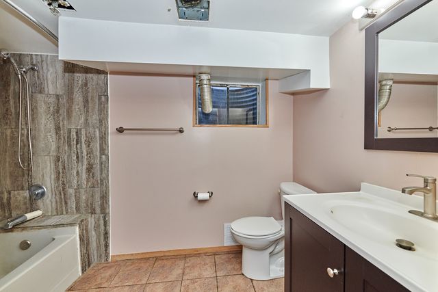 5500 Harvard Terrace, Skokie, IL 60077
