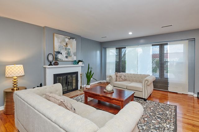 5500 Harvard Terrace, Skokie, IL 60077