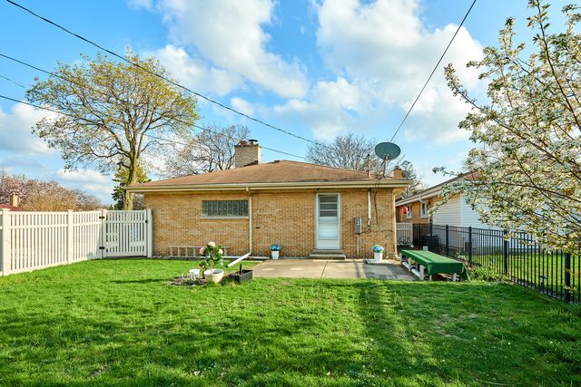 5500 Harvard Terrace, Skokie, IL 60077