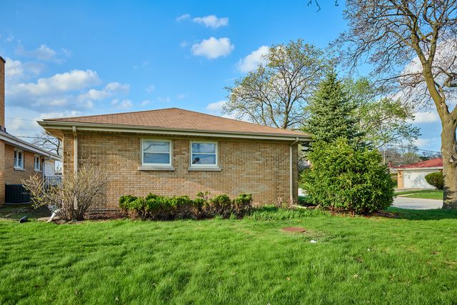 5500 Harvard Terrace, Skokie, IL 60077