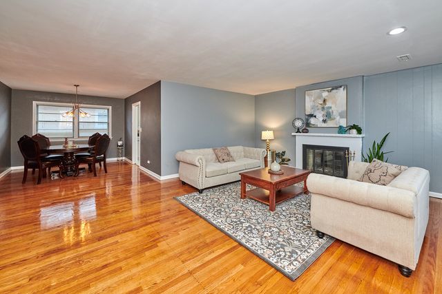 5500 Harvard Terrace, Skokie, IL 60077