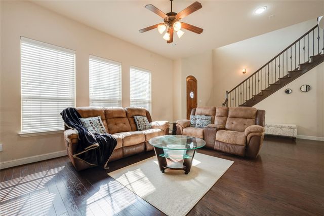 6742 Estrella 2626, Irving, TX 75039