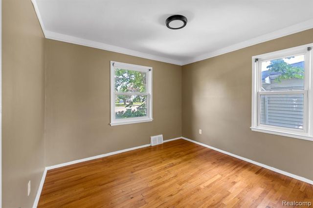 7641 Pelham Road, Allen Park, MI 48101