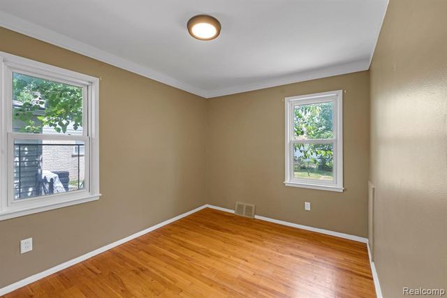 7641 Pelham Road, Allen Park, MI 48101
