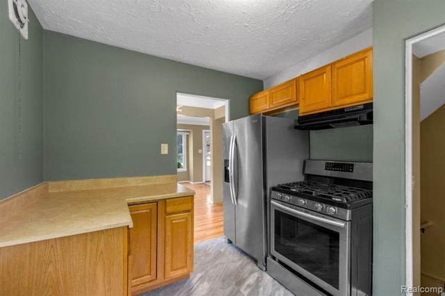 7641 Pelham Road, Allen Park, MI 48101