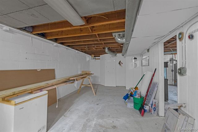 7641 Pelham Road, Allen Park, MI 48101