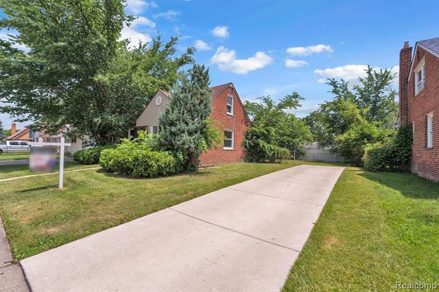 7641 Pelham Road, Allen Park, MI 48101