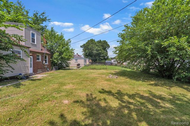 7641 Pelham Road, Allen Park, MI 48101