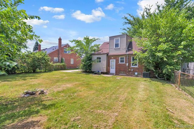 7641 Pelham Road, Allen Park, MI 48101