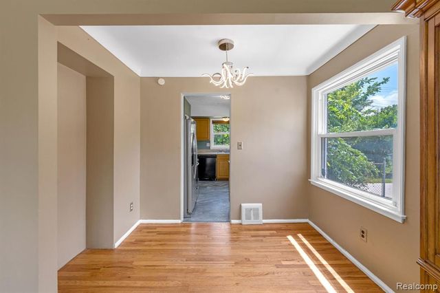 7641 Pelham Road, Allen Park, MI 48101