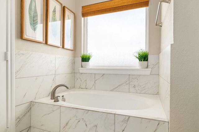 111 Fosters Branch DR, Schulenburg, TX 78956