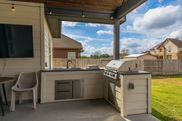 111 Fosters Branch DR, Schulenburg, TX 78956