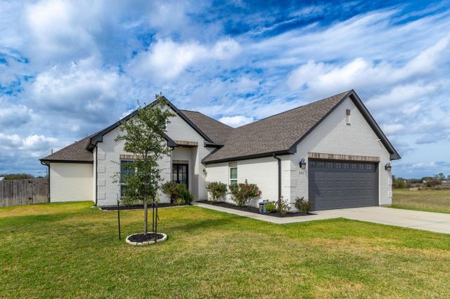 111 Fosters Branch DR, Schulenburg, TX 78956