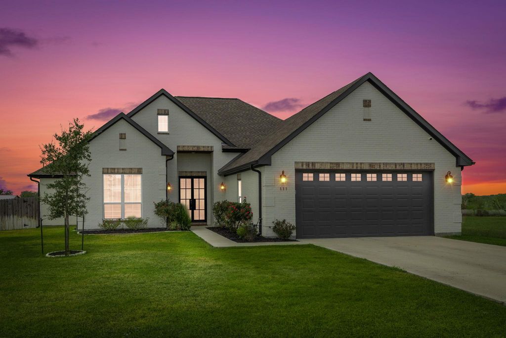 111 Fosters Branch DR, Schulenburg, TX 78956