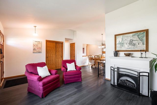 1507 Cherrywood DRIVE, Waukesha, WI 53188