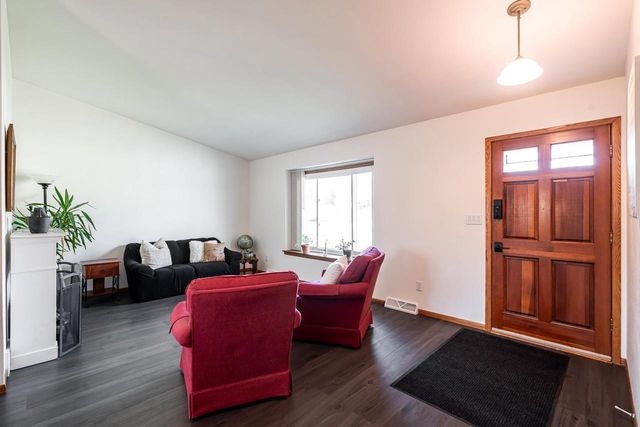 1507 Cherrywood DRIVE, Waukesha, WI 53188