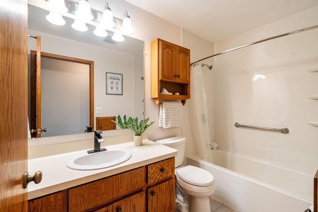 1507 Cherrywood DRIVE, Waukesha, WI 53188