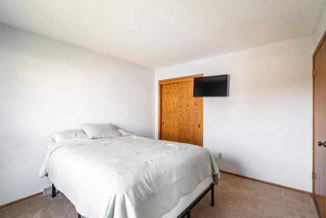 1507 Cherrywood DRIVE, Waukesha, WI 53188