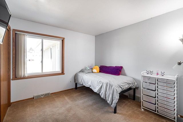 1507 Cherrywood DRIVE, Waukesha, WI 53188