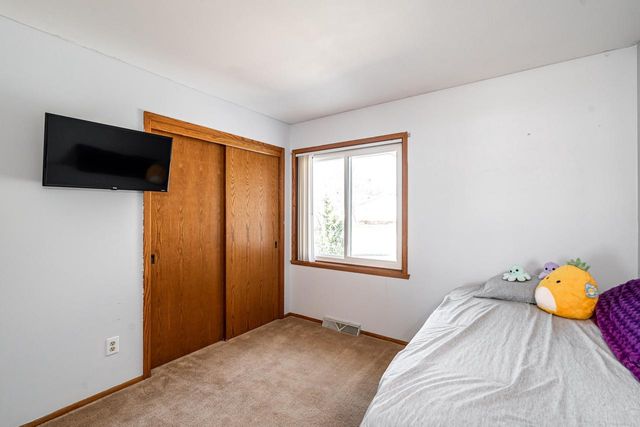 1507 Cherrywood DRIVE, Waukesha, WI 53188