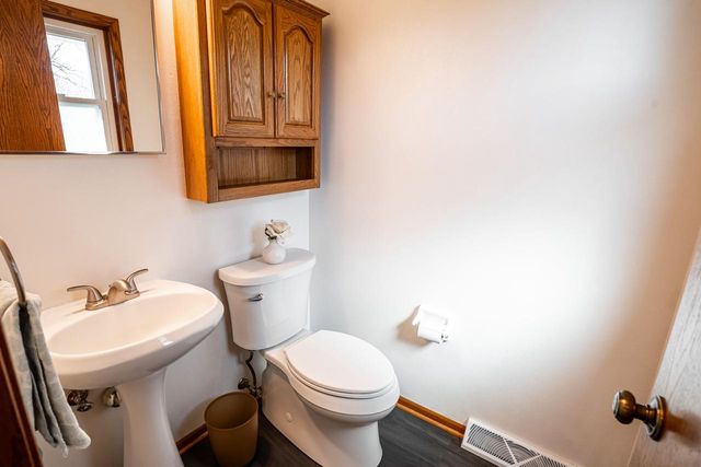 1507 Cherrywood DRIVE, Waukesha, WI 53188