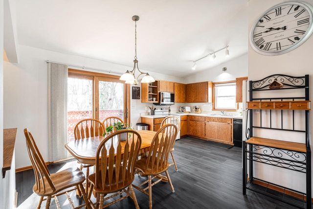 1507 Cherrywood DRIVE, Waukesha, WI 53188