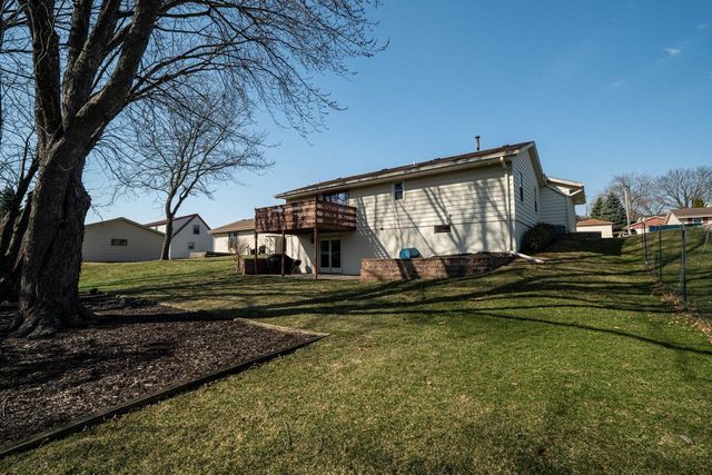 1507 Cherrywood DRIVE, Waukesha, WI 53188