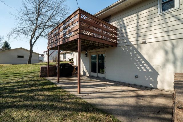 1507 Cherrywood DRIVE, Waukesha, WI 53188